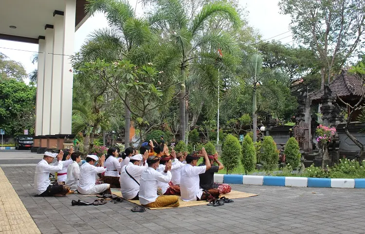 "BINTAL PURTIL" (Bimbingan Mental Purnama Tilem) Purnama Sasih Kasa