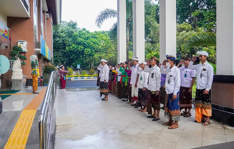 Pelaksanaan Apel Pagi PTUN Denpasar