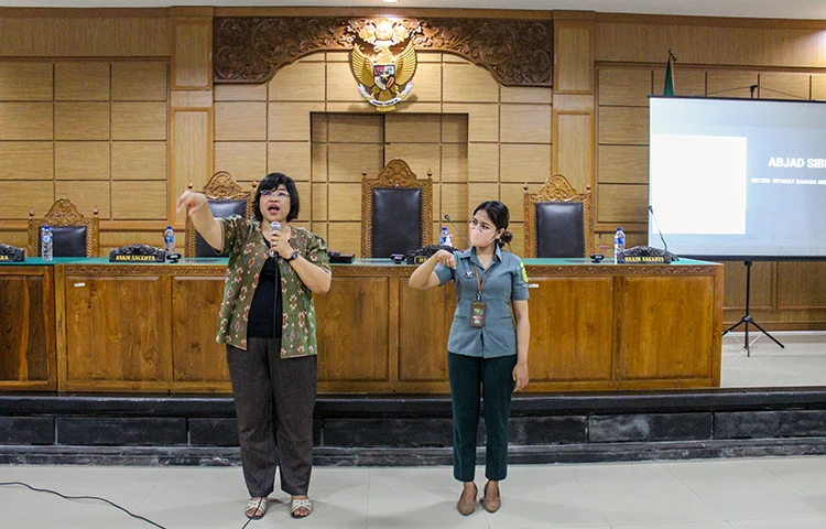Optimalisasi Pelayanan Disabilitas melalui Pelatihan Bahasa Isyarat