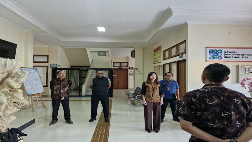 Pengadilan Tata Usaha Negara Denpasar melaksanakan Apel Sore 