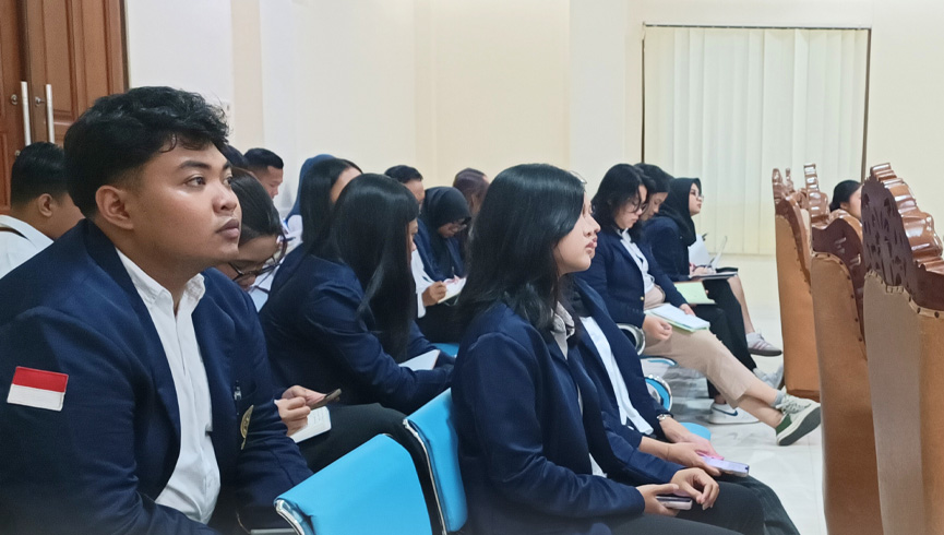 Pemaparan Materi Hukum Acara Peradilan Tata Usaha Negara Kepada Mahasiswa Magang Universitas Udayana