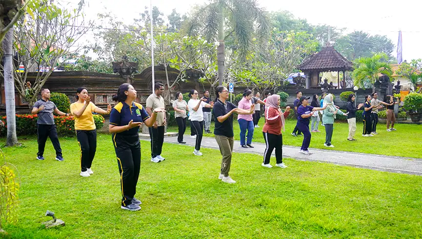Jumberse (Jumat Bersih Sehat) Pengadilan Tata Usaha Negara Denpasar