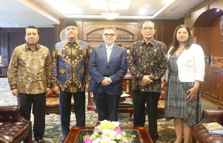 DUTA BESAR JUAN CAMILO VALENCIA MELAKUKAN PERTEMUAN DENGAN KETUA MAHKAMAH AGUNG INDONESIA