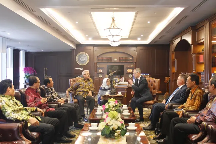 HAKIM AGUNG PERANCIS BERKUNJUNG KE MAHKAMAH AGUNG RI