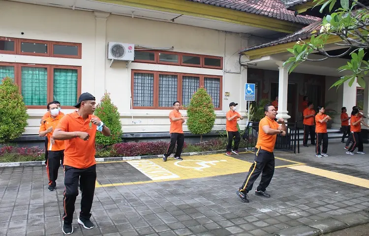 Jumat Sehat dengan kegiatan Senam Bersama Aparatur Pengadilan TUN Denpasar