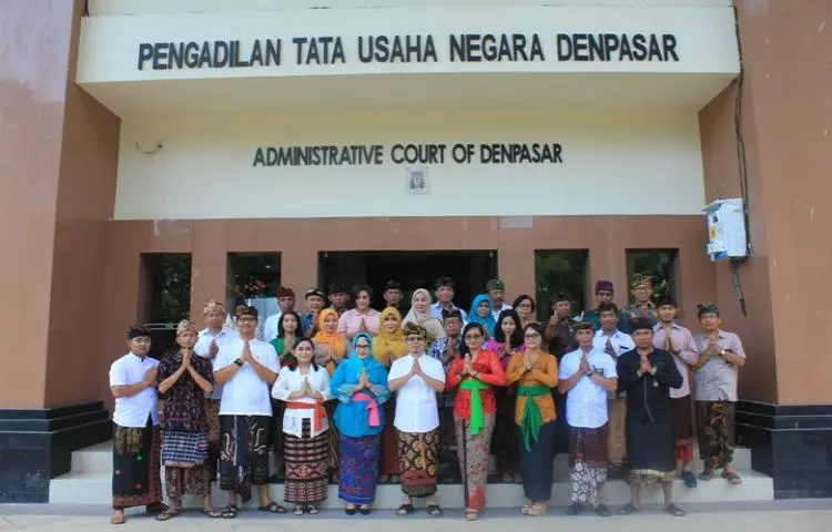Kamis 11 Oktober 2018 , Penggunaan Busana Adat Bali Resmi di Berlakukan Serentak di seluruh Wilayah Bali