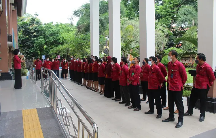 Kegiatan Apel Sore Pengadilan Tata Usaha Negara Denpasar