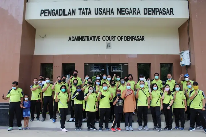 Kegiatan jalan santai keluarga besar Pengadilan TUN Denpasar