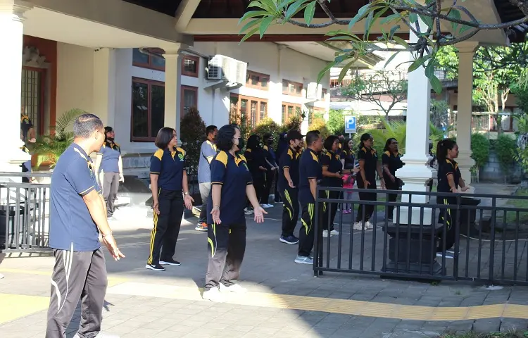 Kegiatan Senam Bersama Pengadilan TUN Denpasar di Hari 