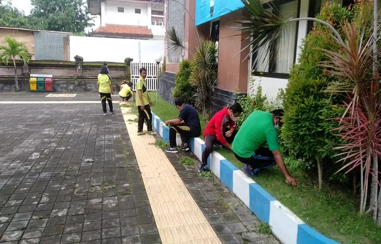 Kerja Bakti di 