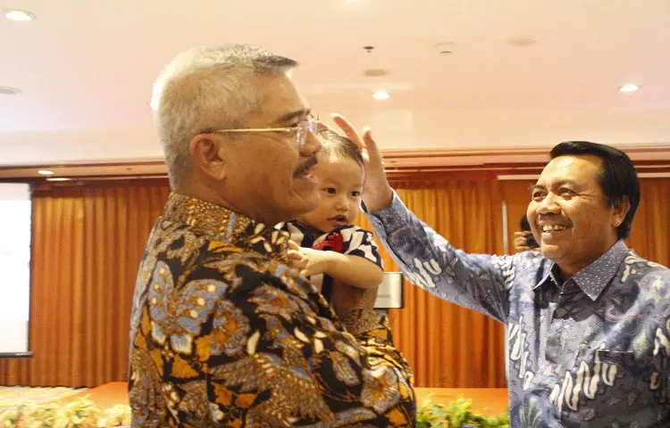 Ketika KMA Mendekap Hangat Anak Korban Lion Air JT-610