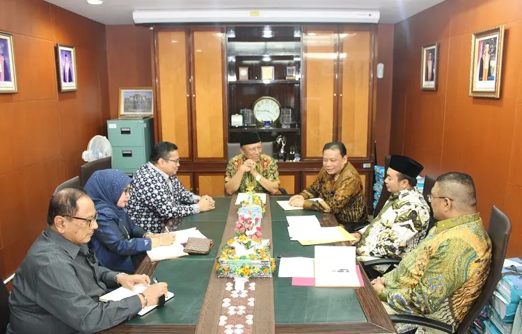 KETUA KAMAR TUN MA MENERIMA KUNJUNGAN KETUA BAWASLU