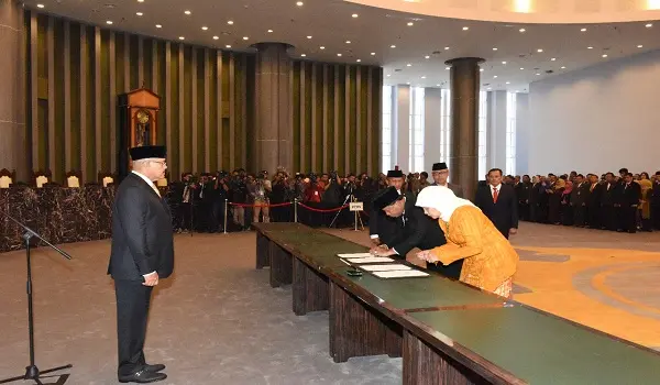 KETUA MA LANTIK 2 DIREKTUR JENDERAL PADA MAHKAMAH AGUNG DAN 25 KETUA PENGADILAN TINGKAT BANDING