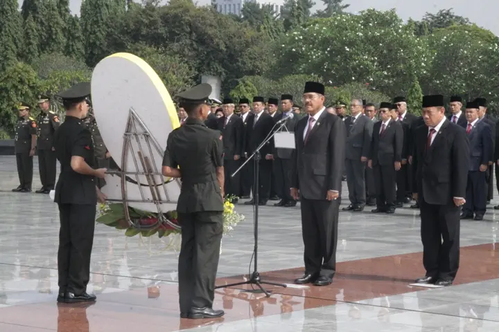 Ketua MA Pimpin Upacara Tabur Bunga Dalam Memperingati Hari Ulang Tahun IKAHI KE - 65