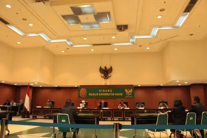 Majelis Kehormatan Hakim Berikan Sanksi Berupa Pemberhentian Tetap Dengan Hak Pensiun Kepada Hakim JWL