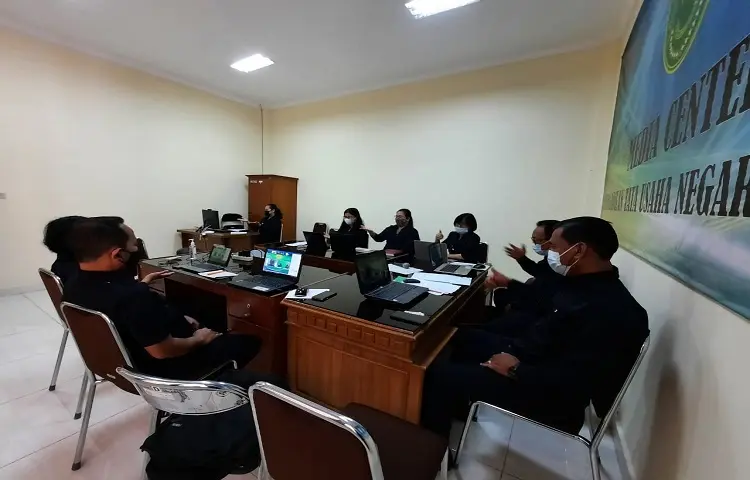 Mengikuti Pelatihan Online Speaking And Effective Communication Skill