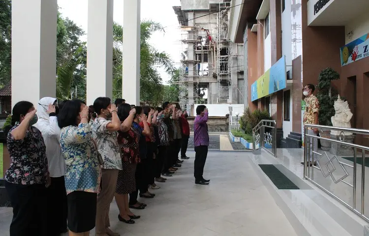 Pelaksanaan Apel Sore Pengadilan Tata Usaha Negara Denpasar