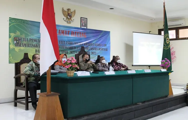 Pembinaan Ketua Pengadilan Tinggi TUN Surabaya ke Pengadilan TUN Denpasar
