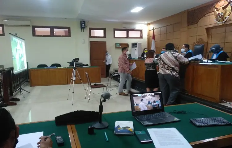Pengadilan Tata Usaha Negara Denpasar melaksanakan persidangan secara Daring melalui Zoom Meeting