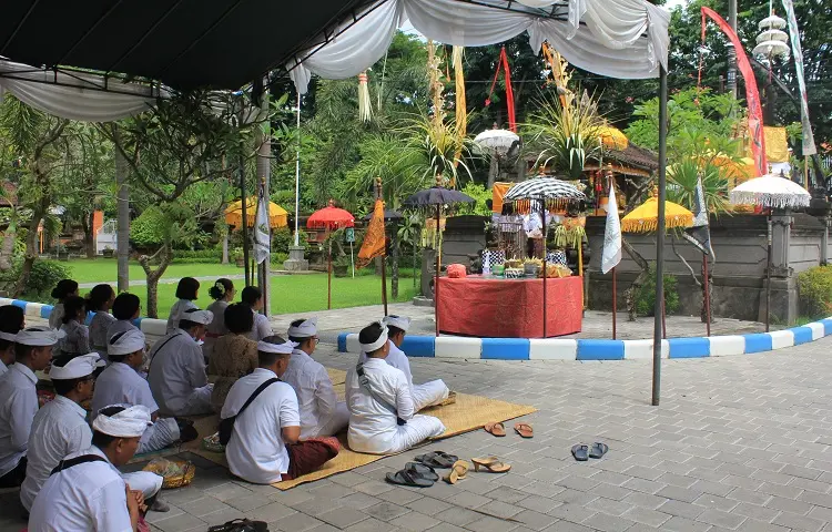 Piodalan Purnama Sasih Kelima Pengadilan TUN Denpasar.