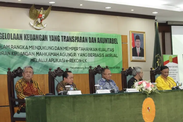 Sekretaris MA Membuka Konsolidasi Laporan Keuangan MA Tahun 2017