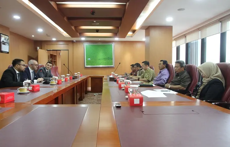 Wakil Ketua Mahkamah Agung Bidang Yudiasial Menerima Kunjungan Parlemen Kerajaan Inggris